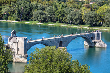 圣贝尼内泽特桥在美丽的夏日圣贝尼内泽特桥的阿维尼翁高清图片