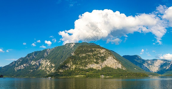 在美丽的夏日中盐酸背景