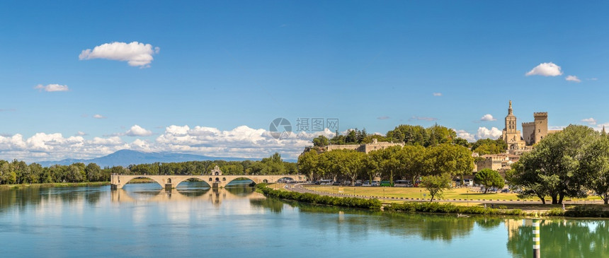 圣贝尼内泽特桥在美丽的夏日圣贝尼内泽特桥的阿维尼翁图片
