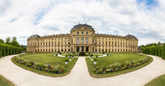 在沃兹堡的豪宅宫殿在一个美丽的夏日德国高清图片