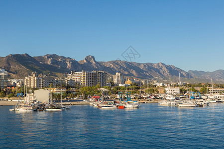 在美丽的夏日中北锡勒斯的kyreniagre港高清图片
