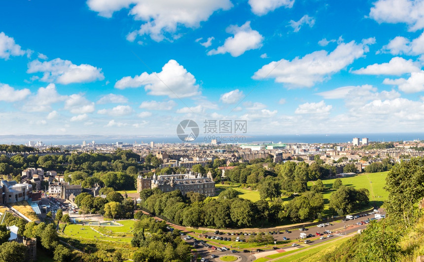 edinburgh城市从atu在一个美丽的夏日苏格兰联合王国图片