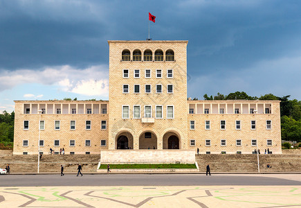 蒂拉纳理工大学在一个美丽的夏日阿尔巴尼亚图片