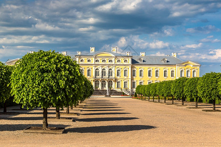 拉特维亚宫殿花园视图图片