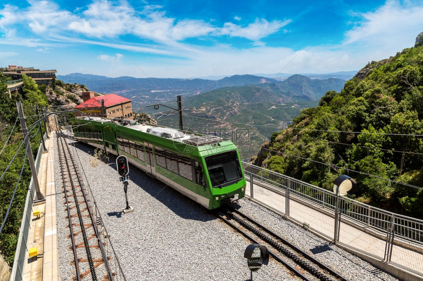 西班牙的单轨铁路列车图片