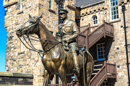 马格拉爱丁堡城的杜格拉斯海神像在美丽的夏日苏格兰统一王国背景