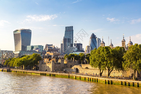 伦敦城市的景色在一个美丽的夏日英国联合王图片