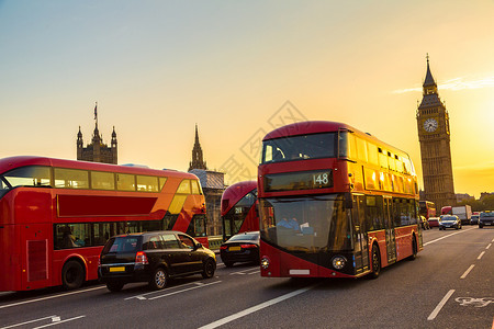 英国伦敦的红色双甲板大客车++背景图片