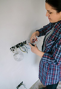 女电动气切割磁带用于安装房屋的电气置高清图片