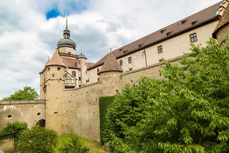 在沃兹堡的Marienbg堡垒在美丽的夏日德国高清图片