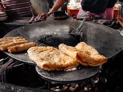 斯里兰卡食品烤面包或在印度香肠意大利兰卡或巴基斯坦南印度街头食品背景