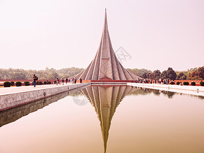 孟加拉国达卡1320dhakbngldesh金字塔形的烈士纪念碑背景
