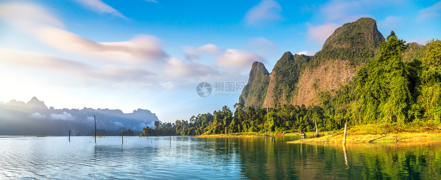 夏日在泰国切罗兰湖大草原坝乔苏克公园图片