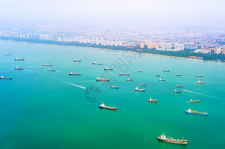 海上装满集箱的货船国际进口出物流沙纳波尔商业港口图片