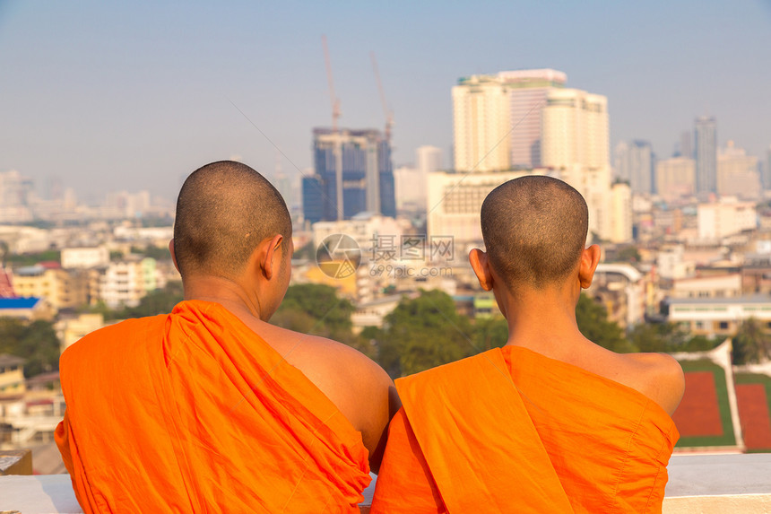 2018年3月日在WhatwkeTmpl的佛教僧侣夏日在Bangko的金山图片