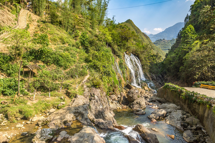 夏日在萨帕laocivetnam附近猫村的瀑布图片