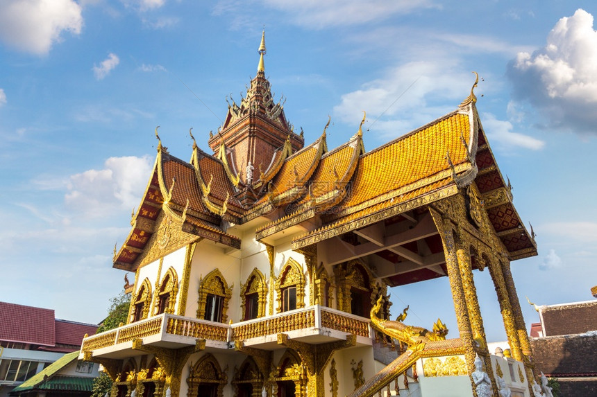 夏日在泰国吉昂马伊的基佛教寺庙图片