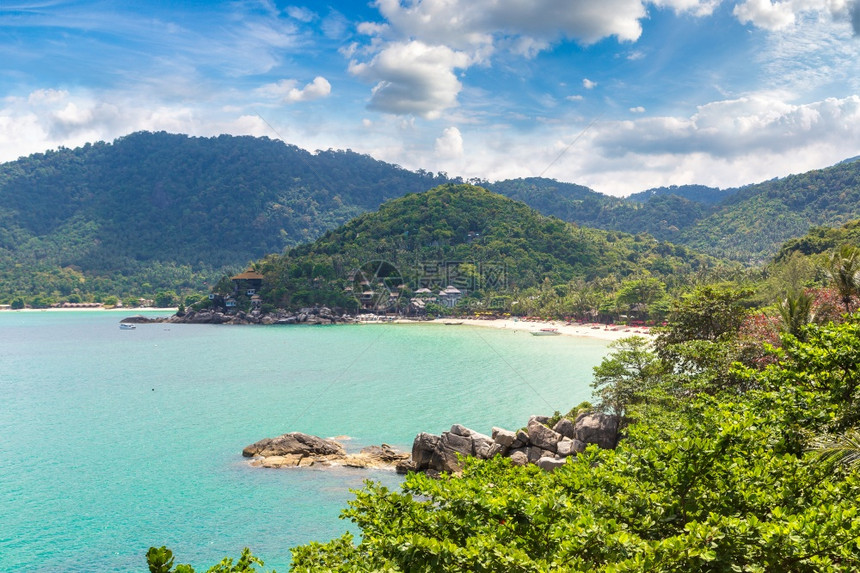 夏日在泰国港邦岛Kohpan岛的泛光海滩全景图片