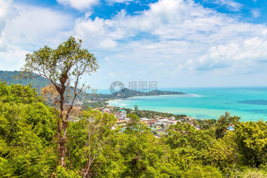 夏日在泰河沿岸高萨穆伊岛的空中巡视图片