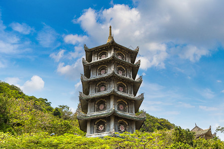 夏日拜南的丹江大理石山上的佛教寺庙图片