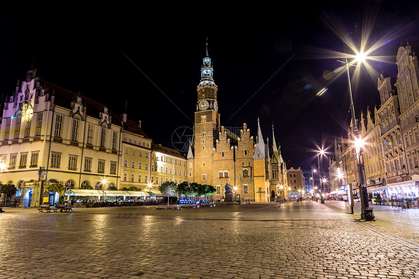 旧的市政厅波兰和非常美丽的城市在波兰图片