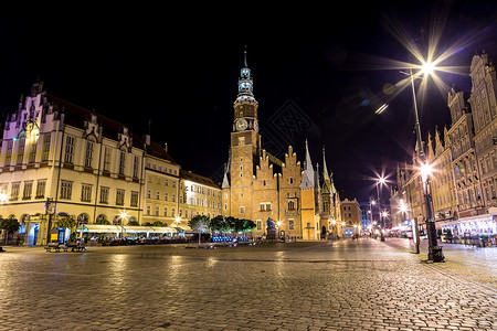 旧的市政厅波兰和非常美丽的城市在波兰图片
