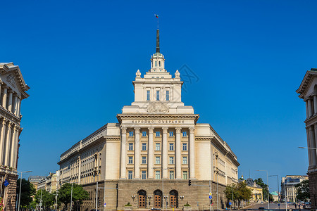 社会主义者在索菲亚布加里沙比市的民族议会大楼夏季日背景