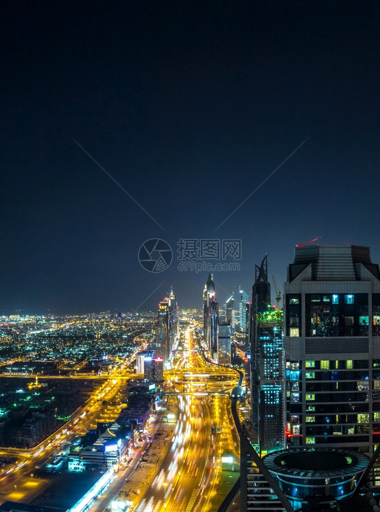 夜里杜拜市中心全景阿拉伯联合酋长国图片