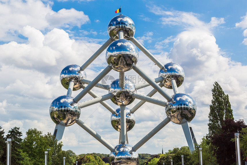 比利时布鲁塞尔夏季的原子结构图片
