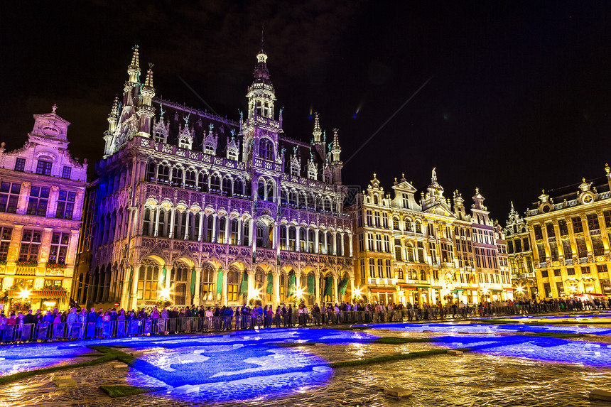 比利时布鲁塞尔夜晚的大广场图片