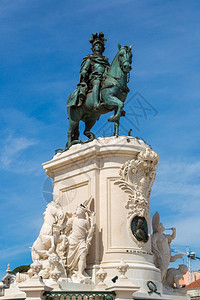 国王约瑟的雕像IinLsbo在一个美丽的夏日脚步图片