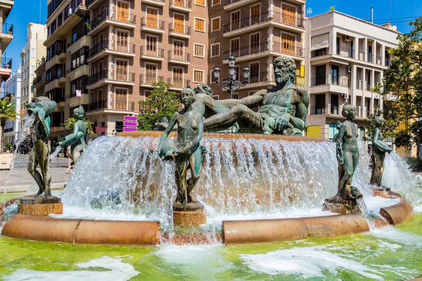 圣马里加尔斯柯和夏日在valenci的喷泉riontua西班牙图片