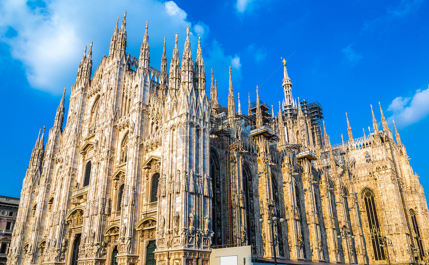 著名的米兰大教堂在美丽的夏天意大利图片