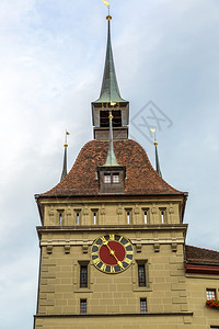钟楼在伯恩是瑞士的夏日图片