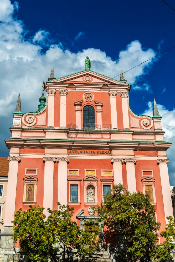 卢布尔雅那的法语教堂夏季日间斯洛维尼亚图片