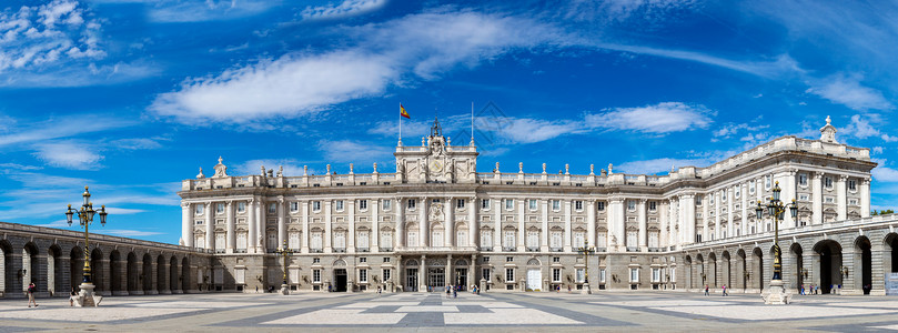 皇宫在美丽的夏日疯狂皇宫中西班牙人高清图片