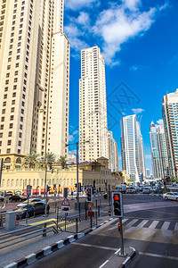 阿拉伯城市道路和高楼大夏图片
