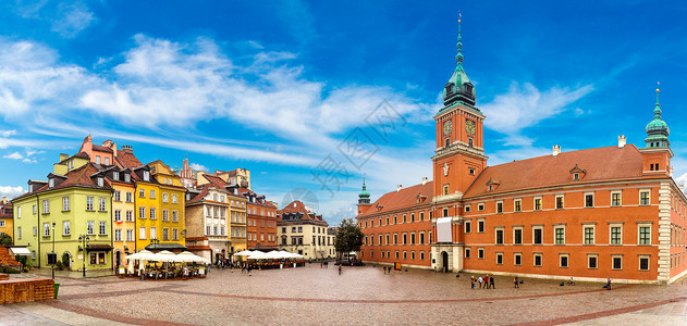 皇家城堡和西格斯满柱在夏天的战争中在夏日波兰图片