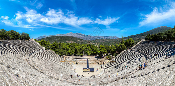 维兹罗斯利古剧场埃皮达鲁斯阿戈利达希腊在一个夏天的一天背景