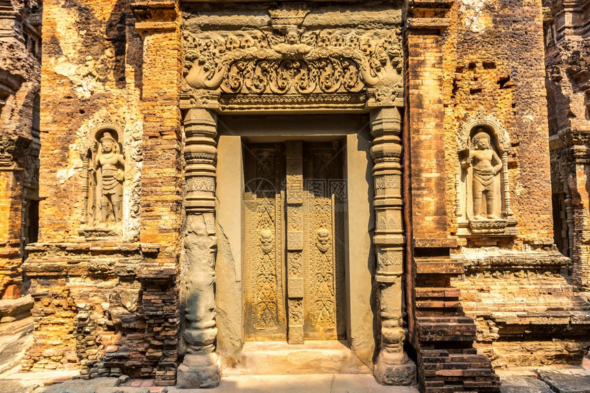 炎炎夏日柬埔寨暹粒吴哥窟的柏高寺图片