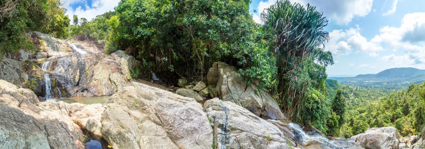 夏日在泰国高山岛南广瀑布图片