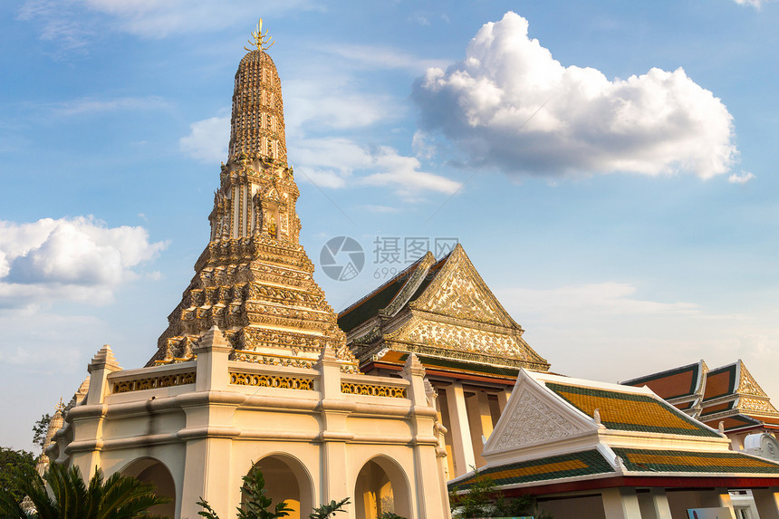 泰国曼谷的thepthidaramworawihan寺庙图片