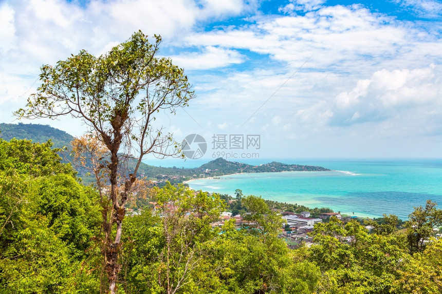 夏日在泰河沿岸高萨穆伊岛的空中巡视图片