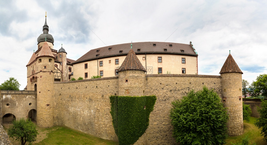 在沃兹堡的Marienbg堡垒在美丽的夏日德国图片