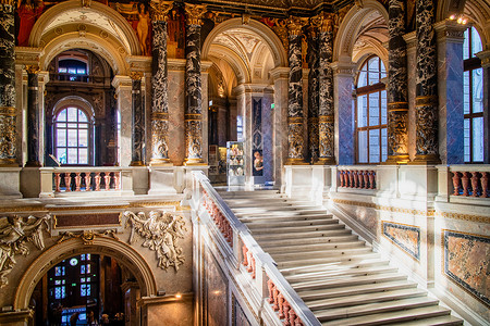 维也纳金麻vienaustrinovembr1205来自彩色大理石的惊人丰富装饰和古老建筑的光滑古老建筑的内部巴洛克宫综合建筑在viena背景