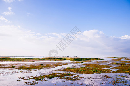 傀儡师左近宁静的平湖与蓝天和小平板岛在泰国noghaskohtailnd背景