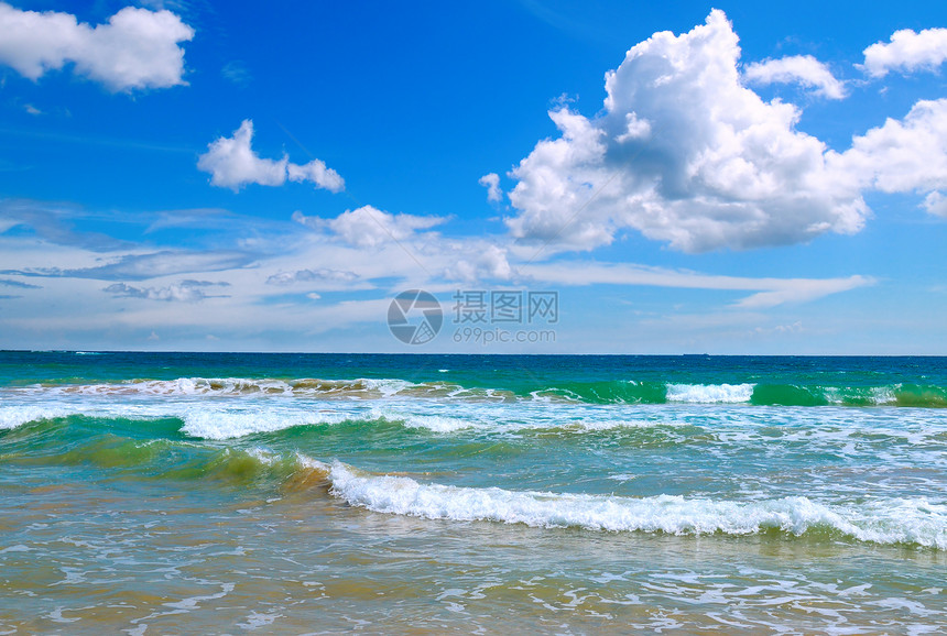 海平面和蓝天空背景概念是旅行图片