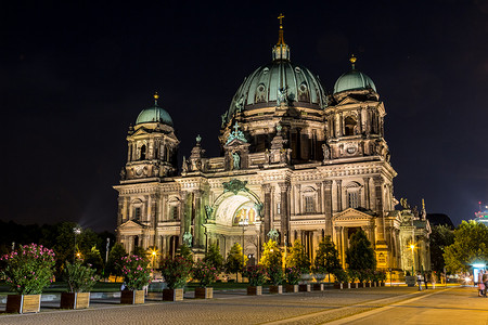 东正大教堂夏天在伯林的Berlindom背景