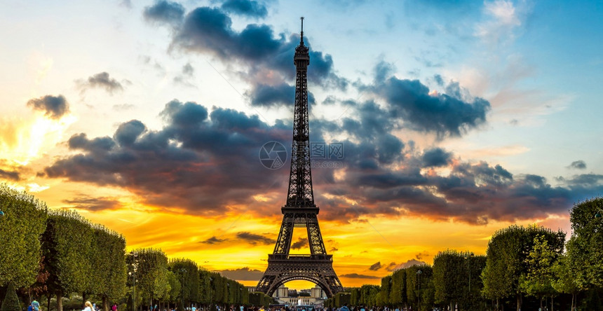 日落时的埃菲尔塔是法国最受访的纪念碑也是法国最著名的图片