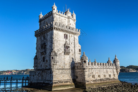 海城堡地方在Lisbon的Tagus河上的Belm塔夏季日的Portugal背景